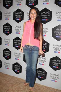 Tara Sharma feet photo 12