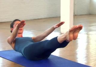Tara Stiles feet photo thumbnail