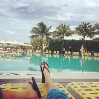 Tara Stiles feet photo thumbnail