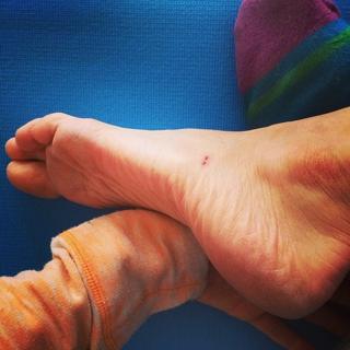 Tara Stiles feet photo thumbnail