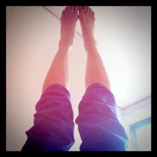 Tara Stiles feet photo thumbnail