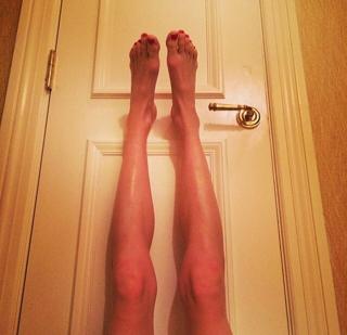 Tara Stiles feet photo thumbnail
