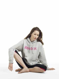 Tara Stiles feet photo thumbnail