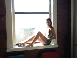 Tara Stiles feet photo thumbnail