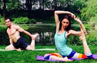 Tara Stiles feet photo thumbnail
