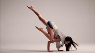 Tara Stiles feet photo thumbnail