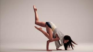 Tara Stiles feet photo thumbnail