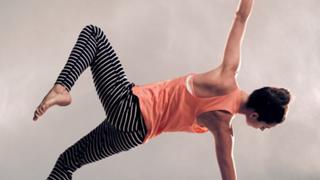 Tara Stiles feet photo thumbnail