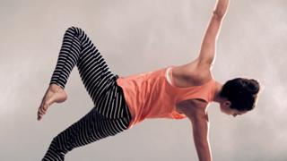 Tara Stiles feet photo thumbnail