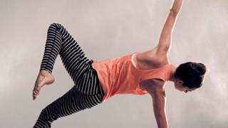 Tara Stiles feet photo thumbnail