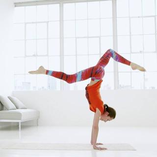 Tara Stiles feet photo thumbnail