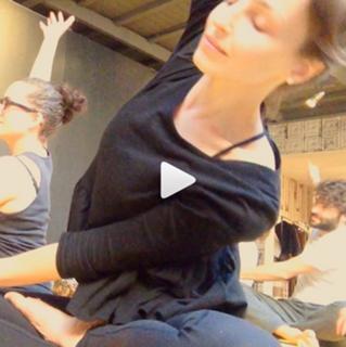 Tara Stiles feet photo thumbnail