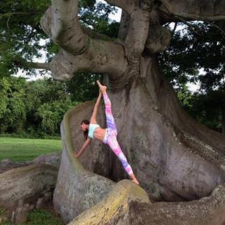 Tara Stiles feet photo thumbnail