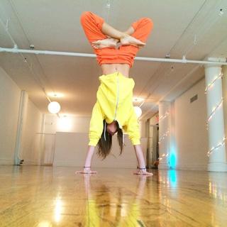 Tara Stiles feet photo thumbnail