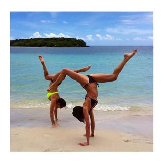 Tara Stiles feet photo thumbnail