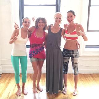 Tara Stiles feet photo thumbnail