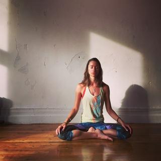 Tara Stiles feet photo thumbnail