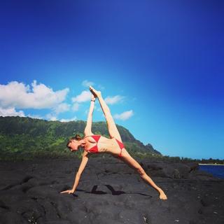 Tara Stiles feet photo thumbnail