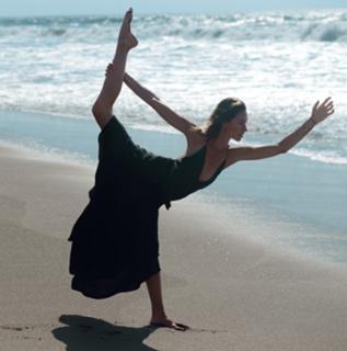 Tara Stiles feet photo thumbnail