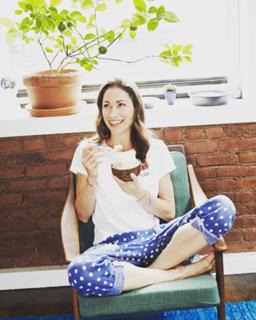 Tara Stiles feet photo thumbnail