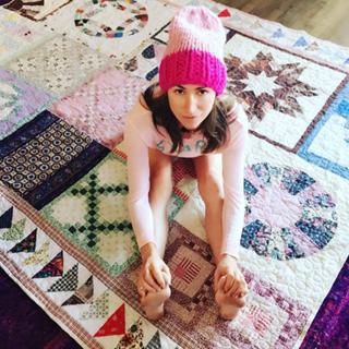 Tara Stiles feet photo thumbnail