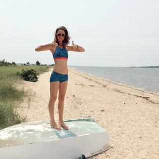 Tara Stiles feet photo thumbnail