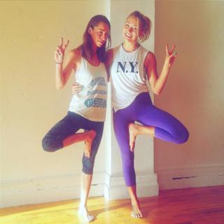 Tara Stiles feet photo thumbnail