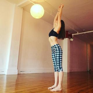 Tara Stiles feet photo thumbnail