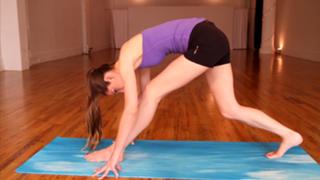 Tara Stiles feet photo thumbnail