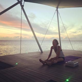 Tara Stiles feet photo thumbnail