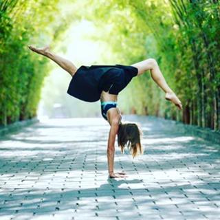 Tara Stiles feet photo thumbnail