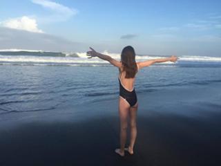 Tara Stiles feet photo thumbnail