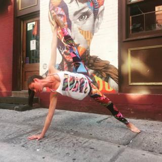 Tara Stiles feet photo thumbnail
