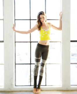 Tara Stiles feet photo thumbnail