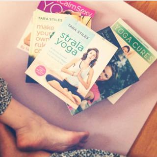 Tara Stiles feet photo thumbnail