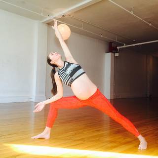 Tara Stiles feet photo thumbnail