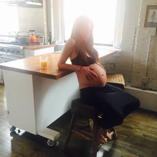 Tara Stiles feet photo thumbnail