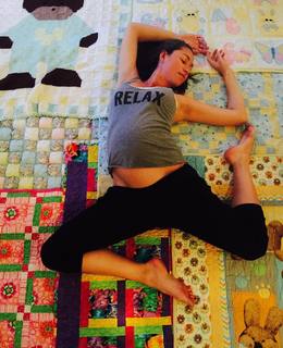 Tara Stiles feet photo thumbnail