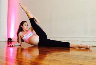 Tara Stiles feet photo thumbnail