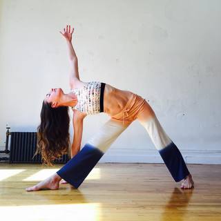 Tara Stiles feet photo thumbnail