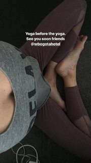 Tara Stiles feet photo thumbnail