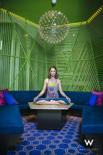 Tara Stiles feet photo thumbnail