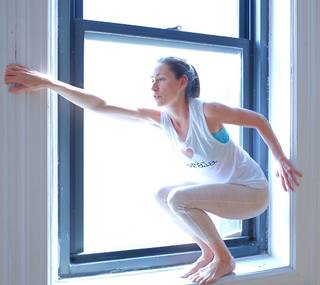 Tara Stiles feet photo thumbnail