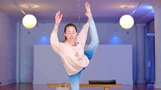 Tara Stiles feet photo thumbnail
