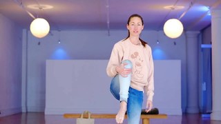 Tara Stiles feet photo thumbnail