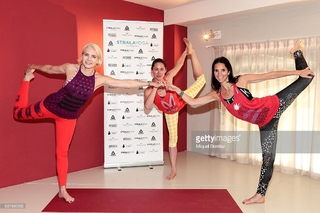 Tara Stiles feet photo thumbnail