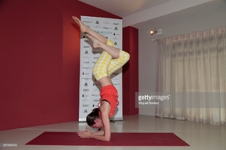 Tara Stiles feet photo thumbnail