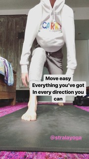 Tara Stiles feet photo thumbnail