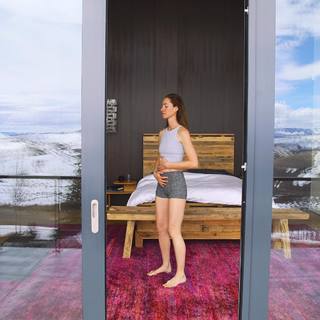 Tara Stiles feet photo thumbnail
