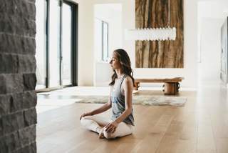 Tara Stiles feet photo thumbnail